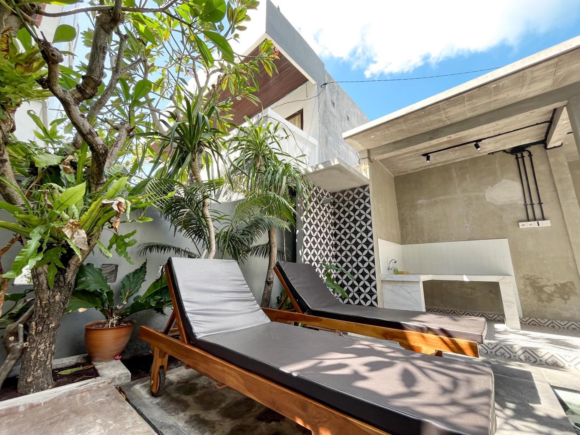 Adi Surya Guest House 세미냑 외부 사진