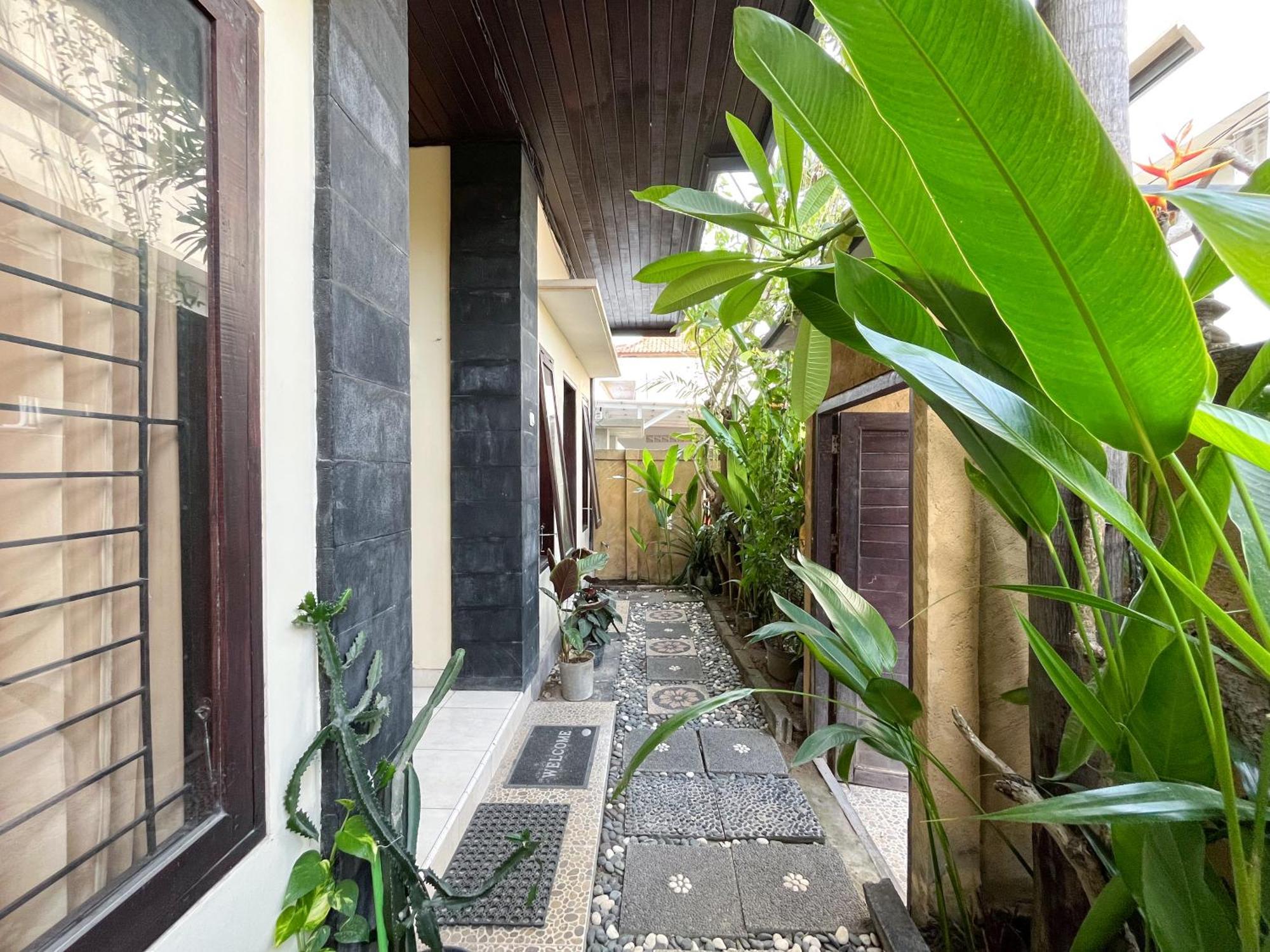 Adi Surya Guest House 세미냑 객실 사진