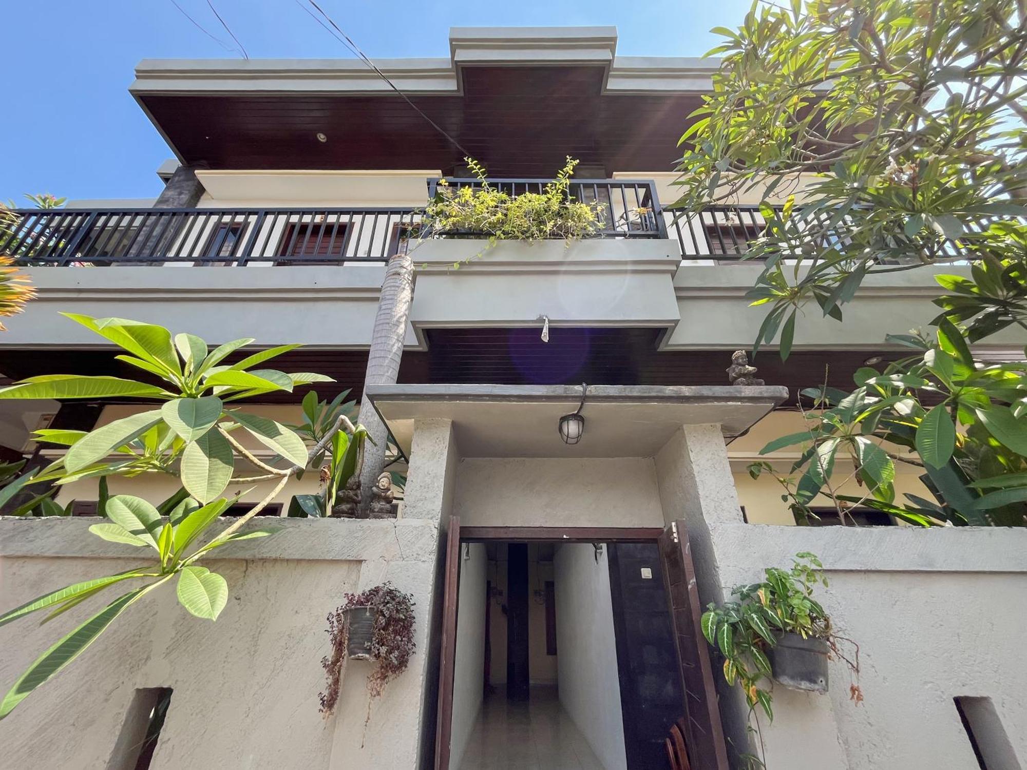 Adi Surya Guest House 세미냑 외부 사진