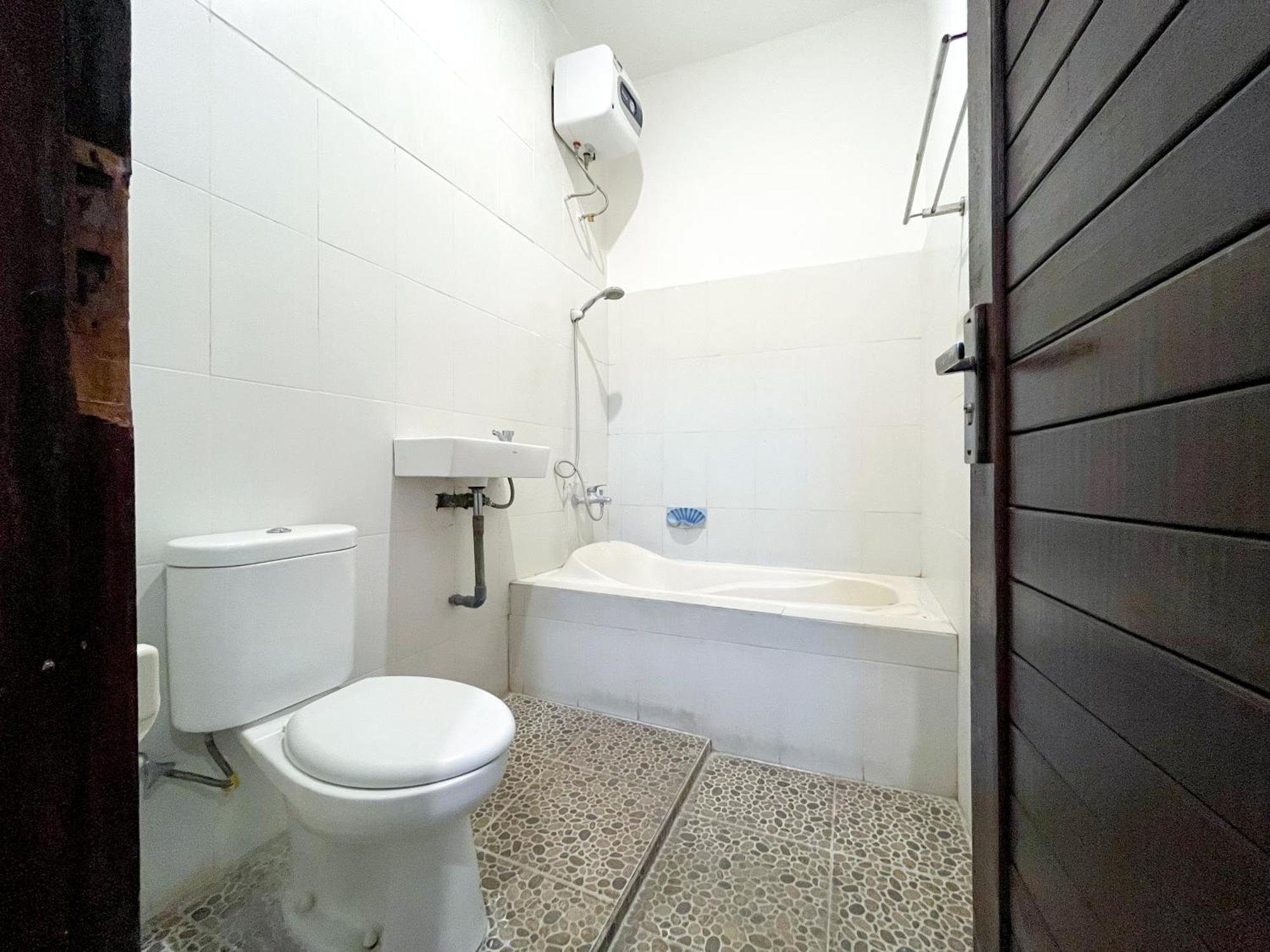Adi Surya Guest House 세미냑 외부 사진