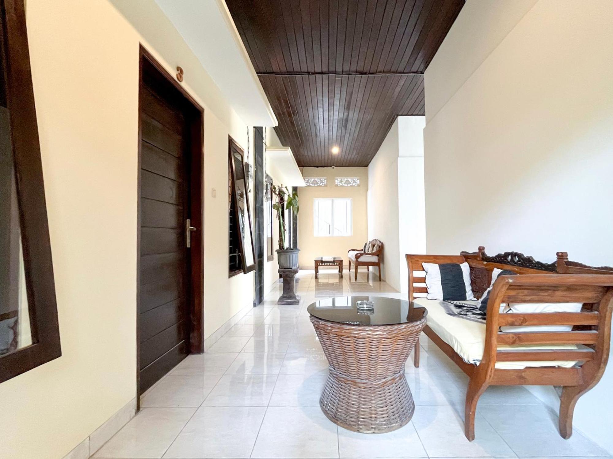 Adi Surya Guest House 세미냑 외부 사진