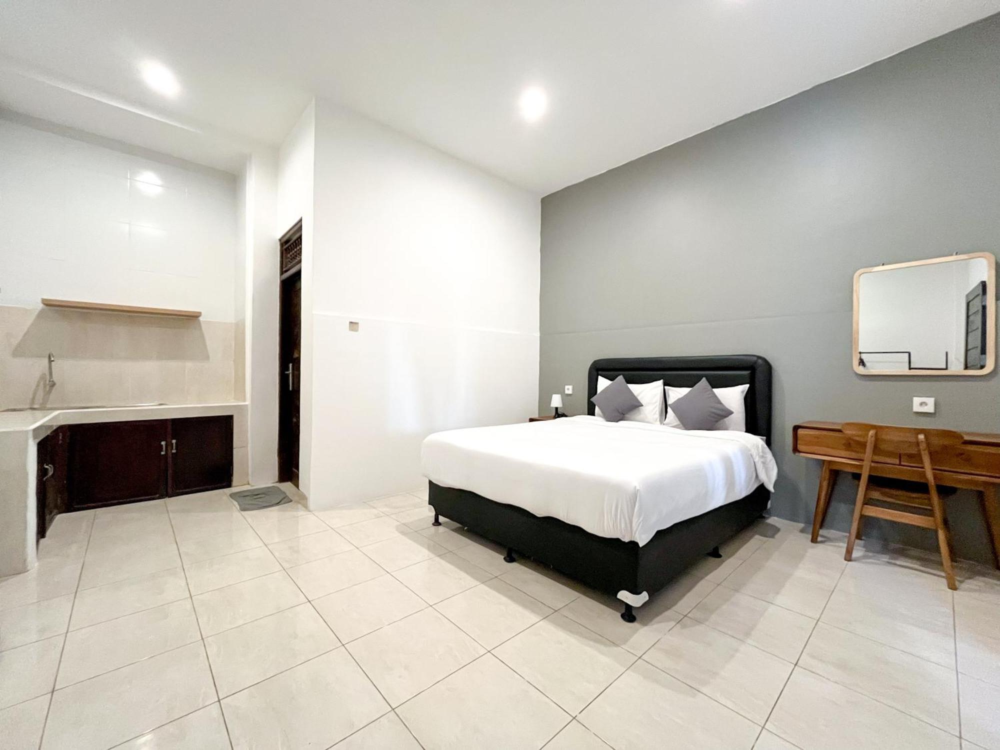 Adi Surya Guest House 세미냑 외부 사진
