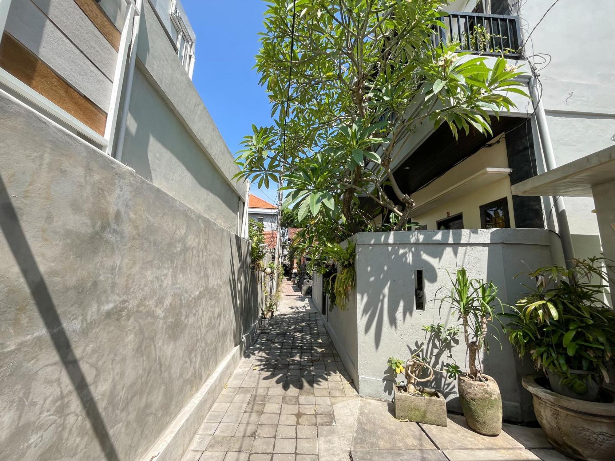 Adi Surya Guest House 세미냑 외부 사진